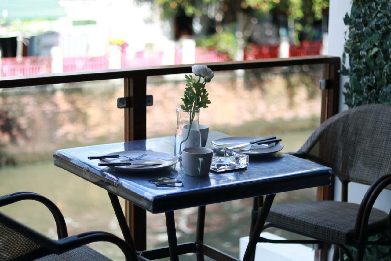 The Lol Elephant Hostel Bangkok Exterior foto